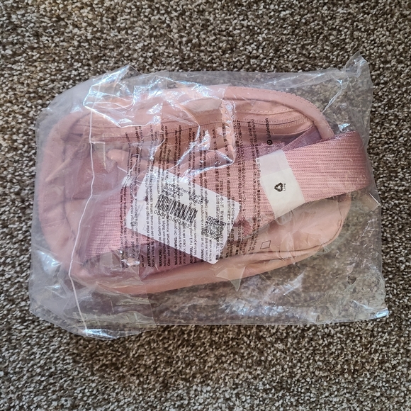 Lululemon belt bag brand new 🩷 - Picture 2 of 2